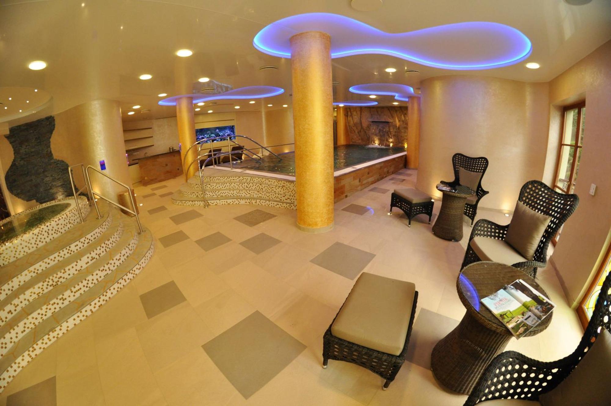 Boutique Hotel Ambiente ****+ Karlowe Wary Zewnętrze zdjęcie