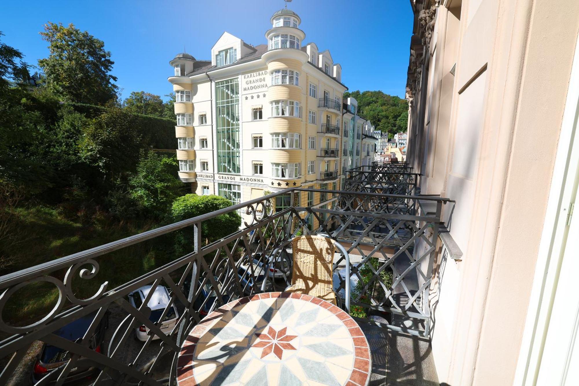 Boutique Hotel Ambiente ****+ Karlowe Wary Zewnętrze zdjęcie